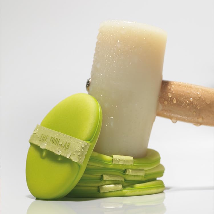 THE TOOL LAB sponge tapered tip close detail for precise nose and under-eye blending