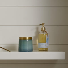Thymes Washed Linen pump close-up highlighting easy dispensing and precise control