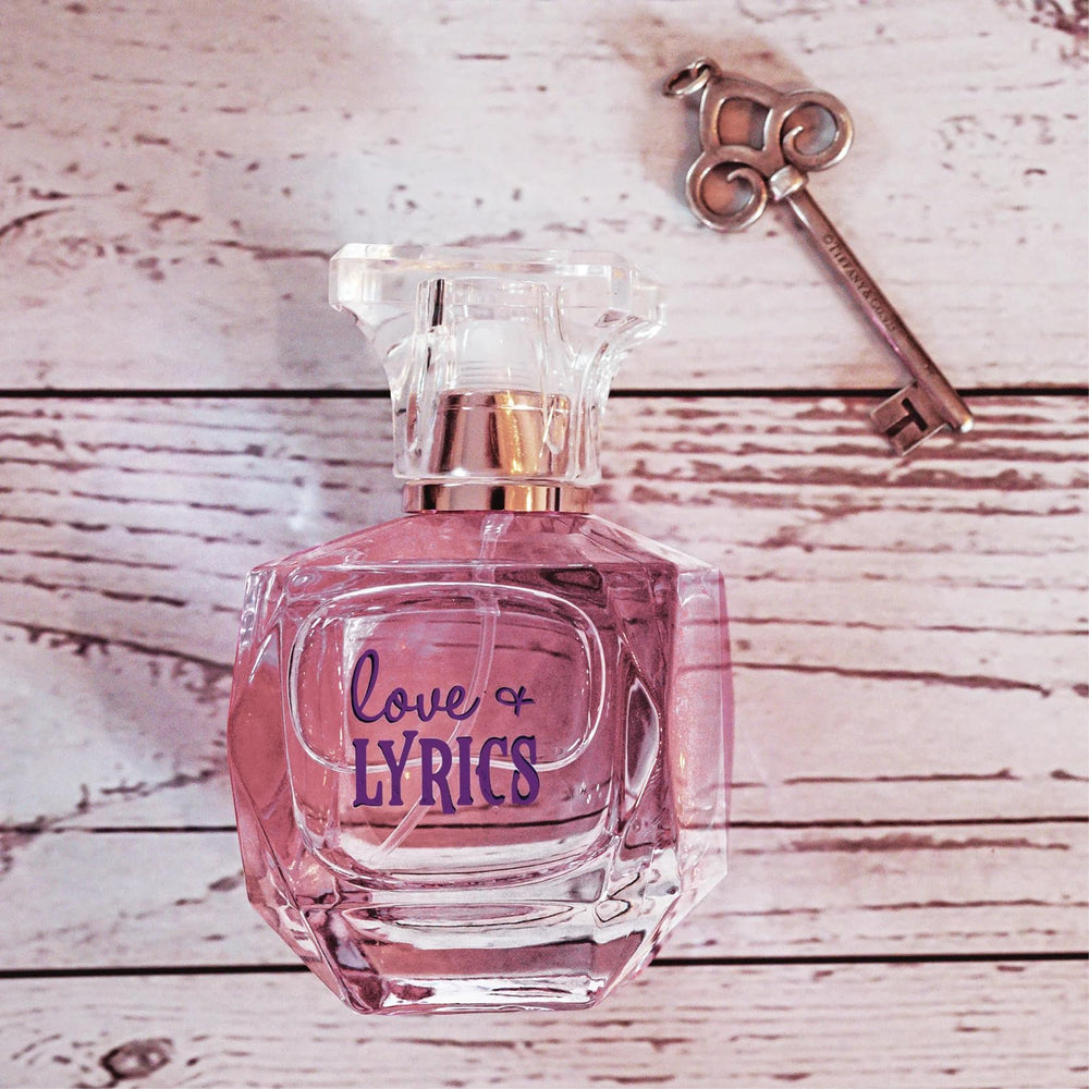 Tru Fragrance Beauty bottle cap and atomizer displayed for smooth spraying