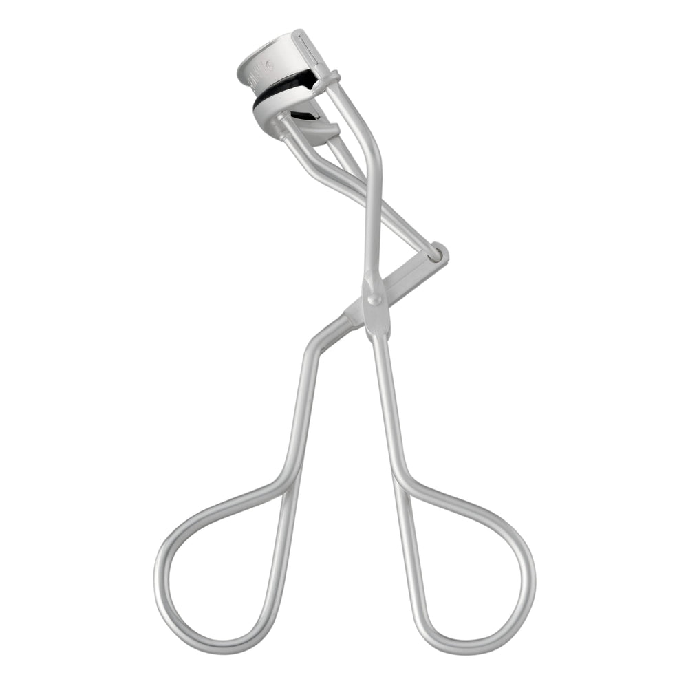 Tweezerman close-up of rounded silicone pad preventing crimping for gentle lift