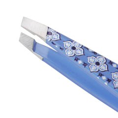 Tweezerman mini slant close tip detail highlighting hand-filed precision for sharper grip