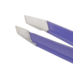 Tweezerman close-up of hand-filed slant tips highlighting precision and secure grip