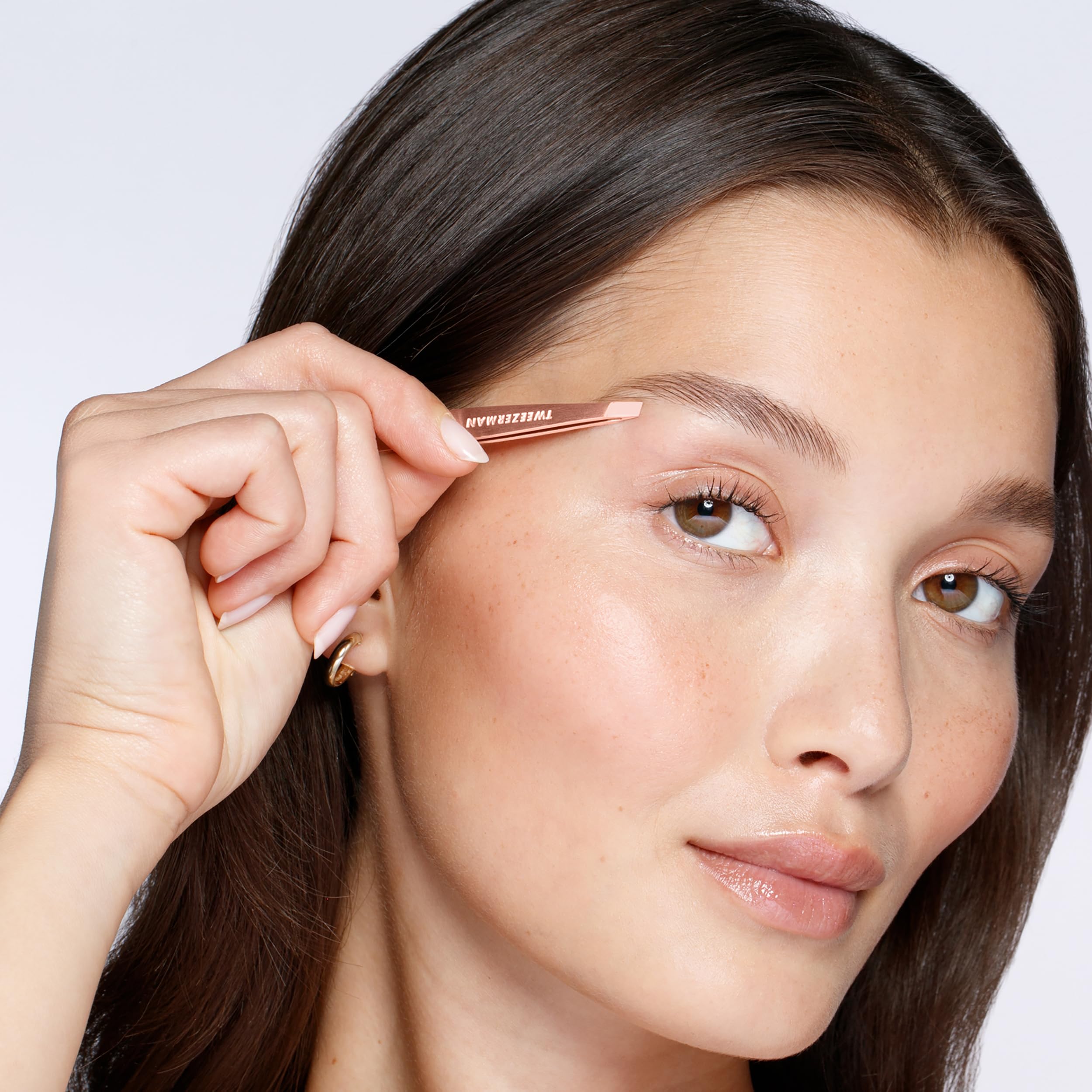 Tweezerman close-up of slanted 25° tip for precise hair removal benefit