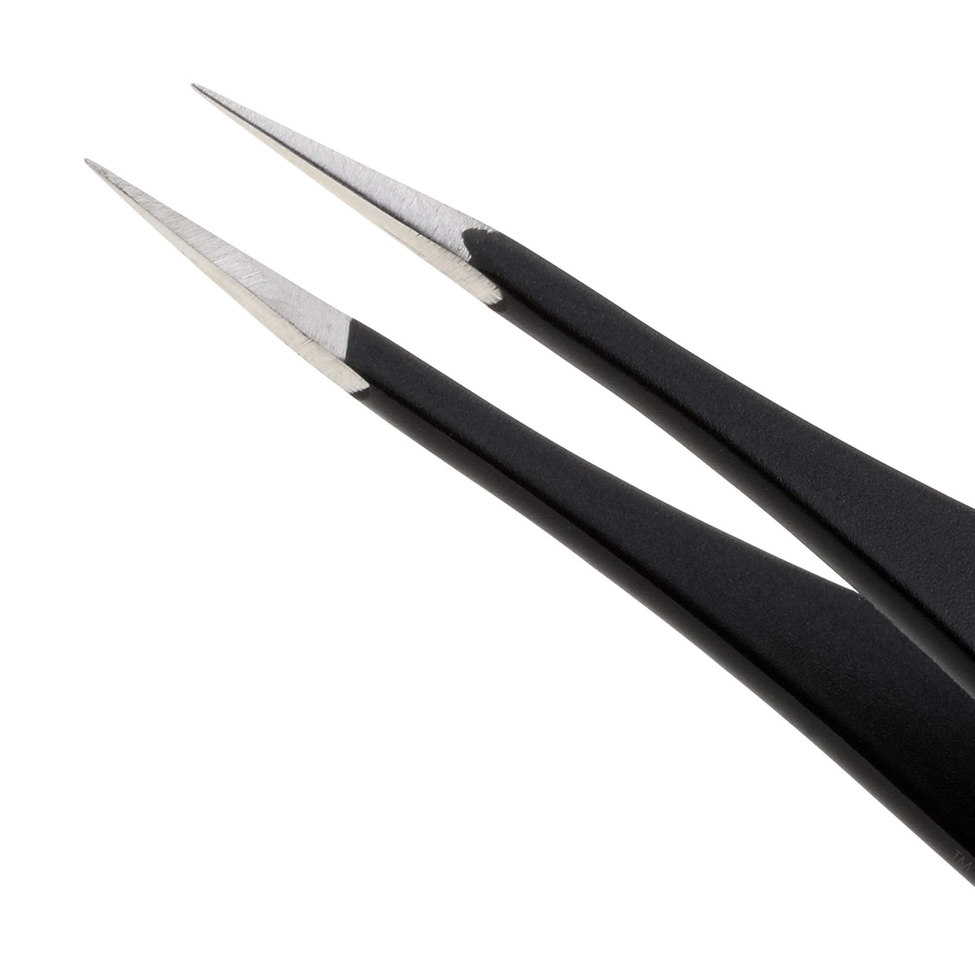 Tweezerman close-up of hand-filed pointed tips for accurate ingrown hair and splinter grip