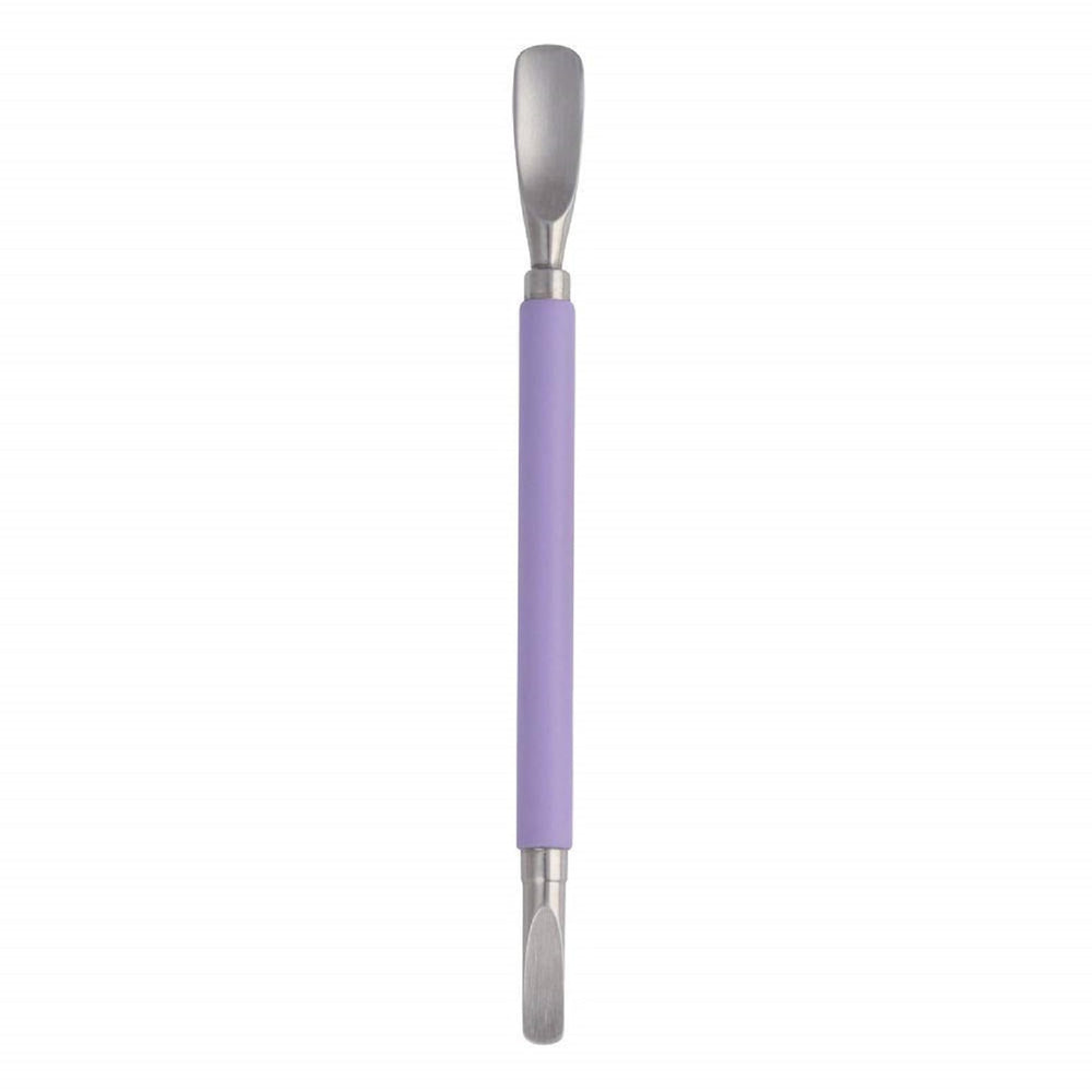 Tweezerman Pushy soft-touch handle detail for secure comfortable grip