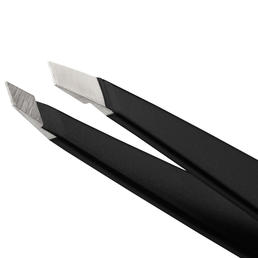 Tweezerman close-up of hand-filed slanted tips for accurate hair removal