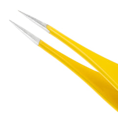 Tweezerman close-up of hand-filed pointed tips for secure debris gripping