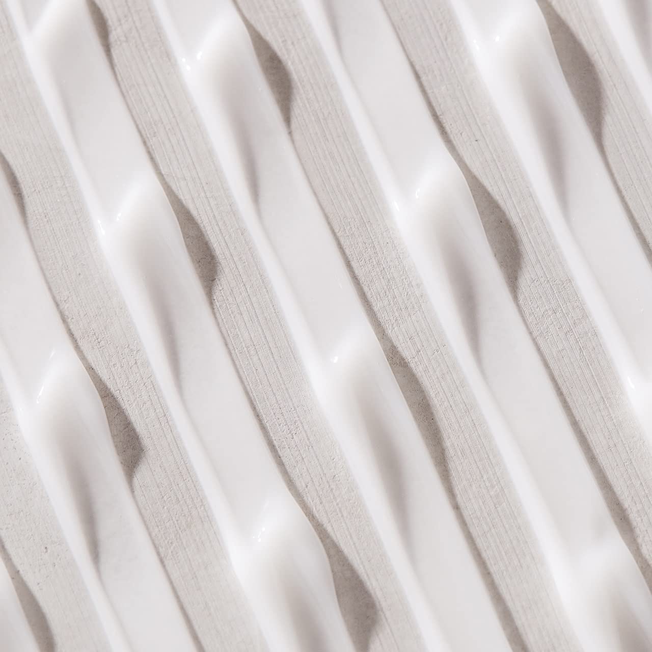 UNITE LAZER cream texture close-up showing lightweight smoothing and shine