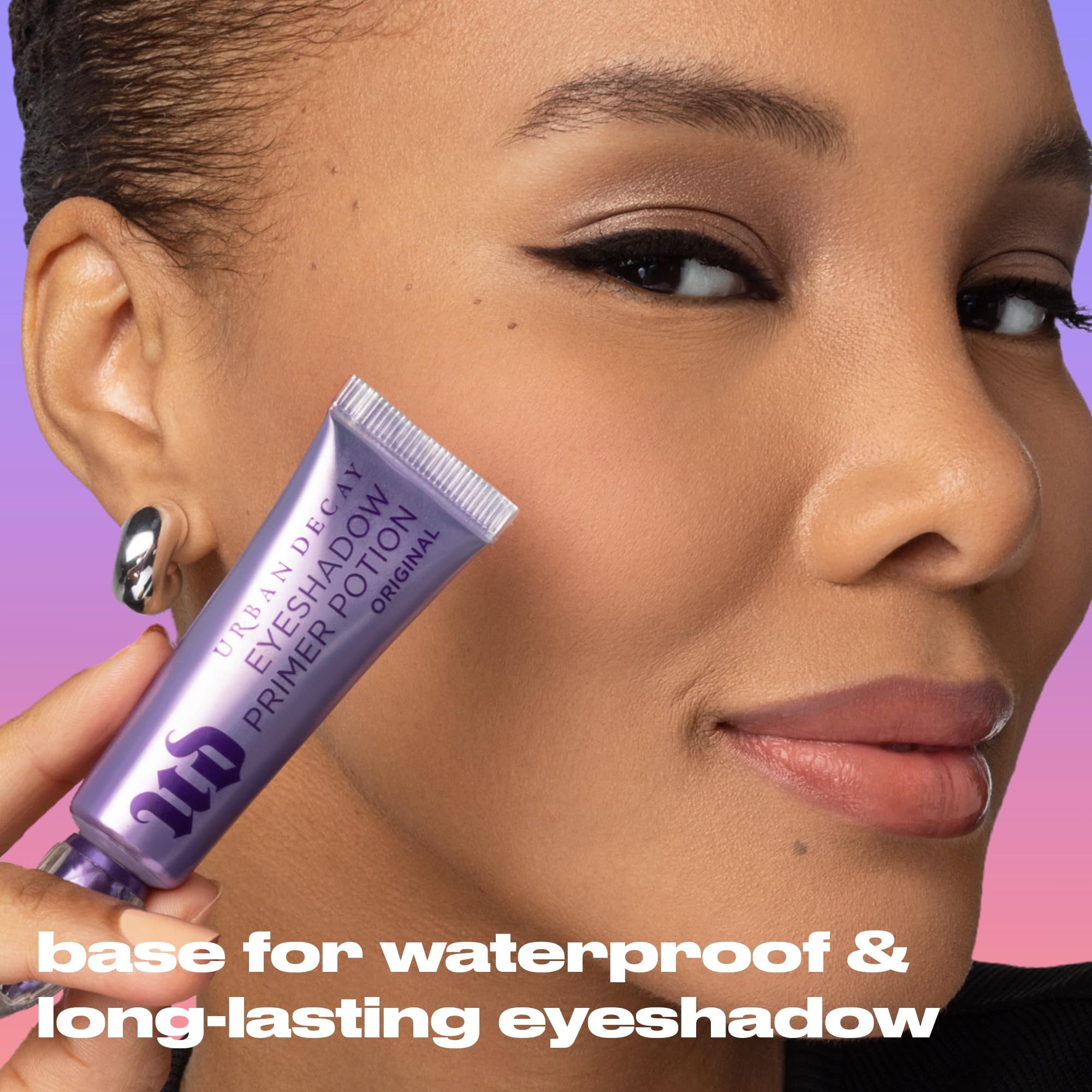 URBAN DECAY model applying primer on lid for crease-resistant hold