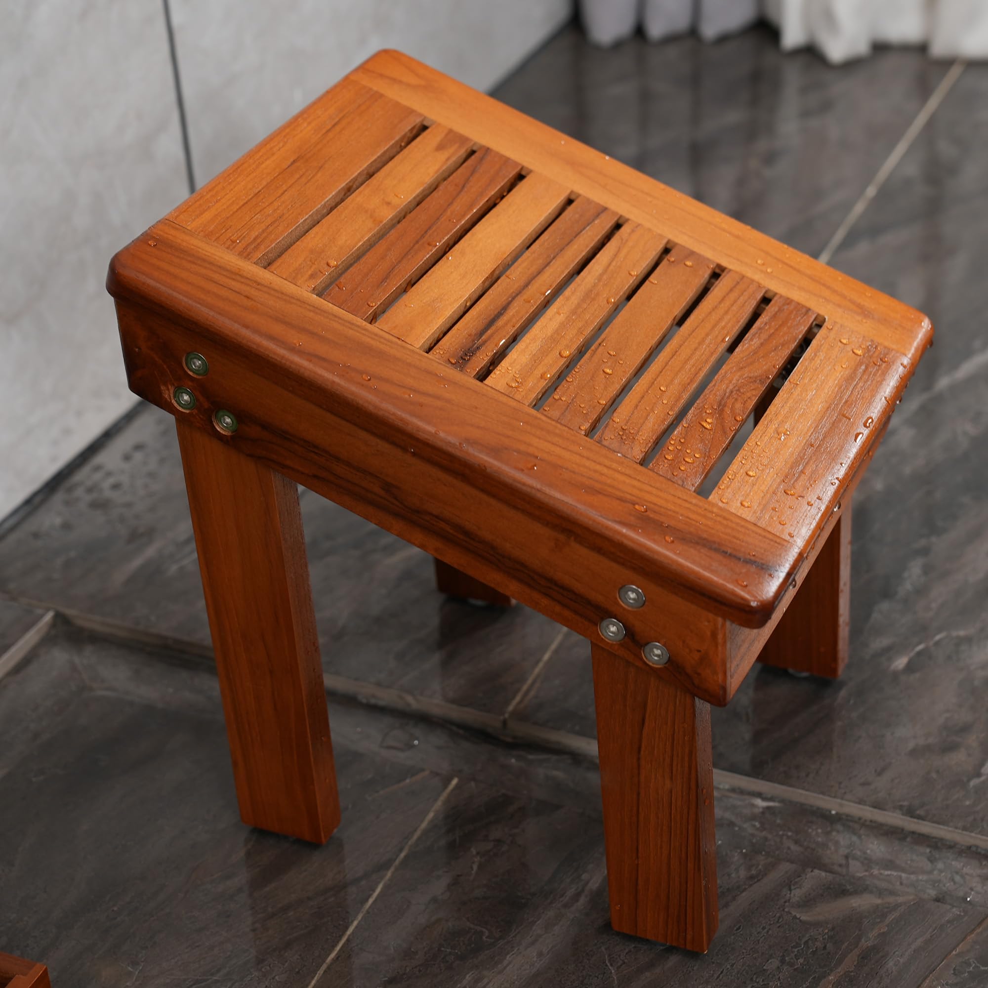 Utoplike teak side profile highlighting front and rear leg height difference