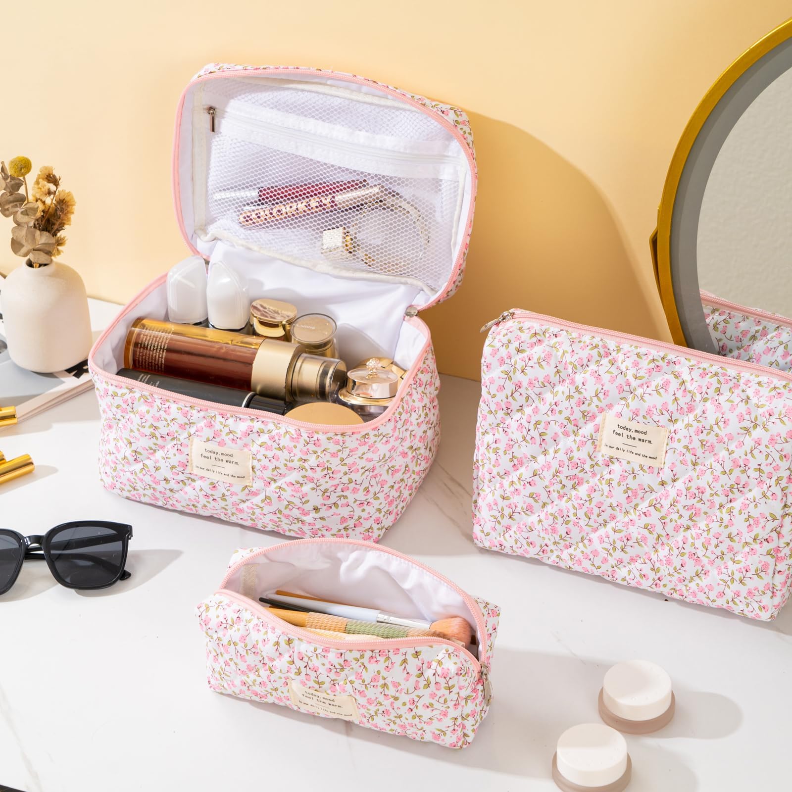 UUYUUY large pouch open with cosmetics displayed for travel-ready packing
