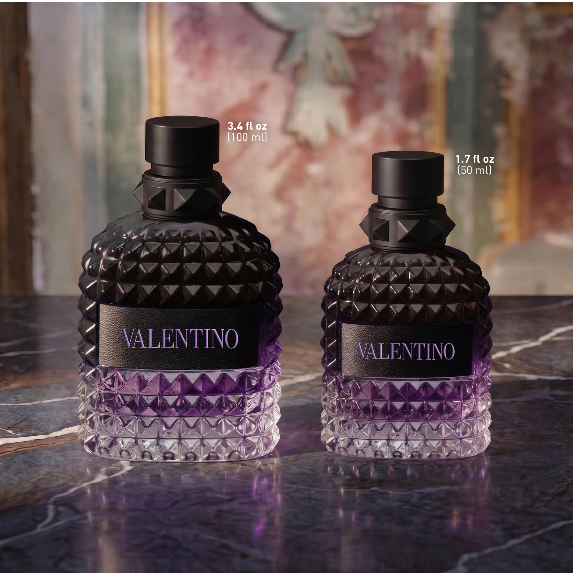 Valentino amberwood texture close-up illustrating warm woody base for lasting depth