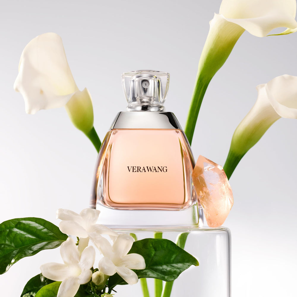 Vera Wang ingredient notes visual illustrating floral and woody benefits