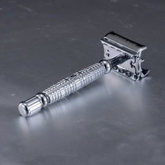 Vikings Blade luxury case open with razor inside for secure travel storage