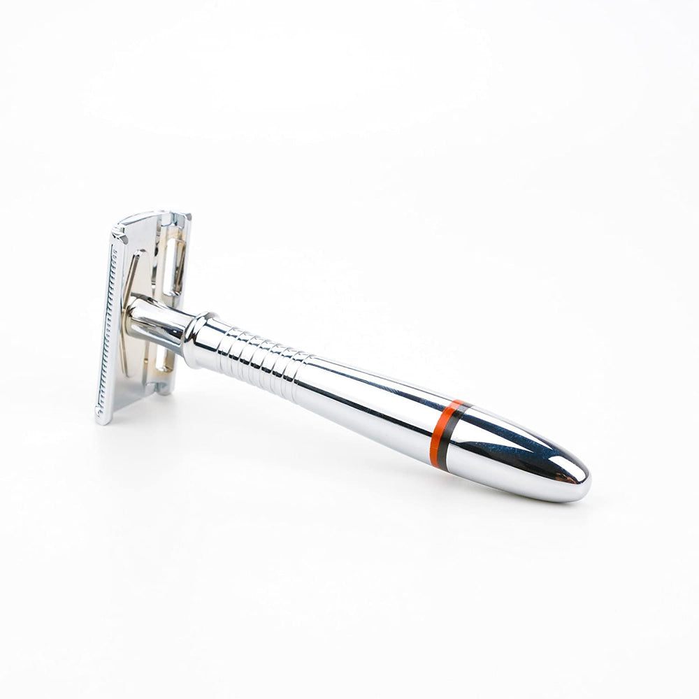 Vikings Blade luxury case open with razor and blades for travel protection