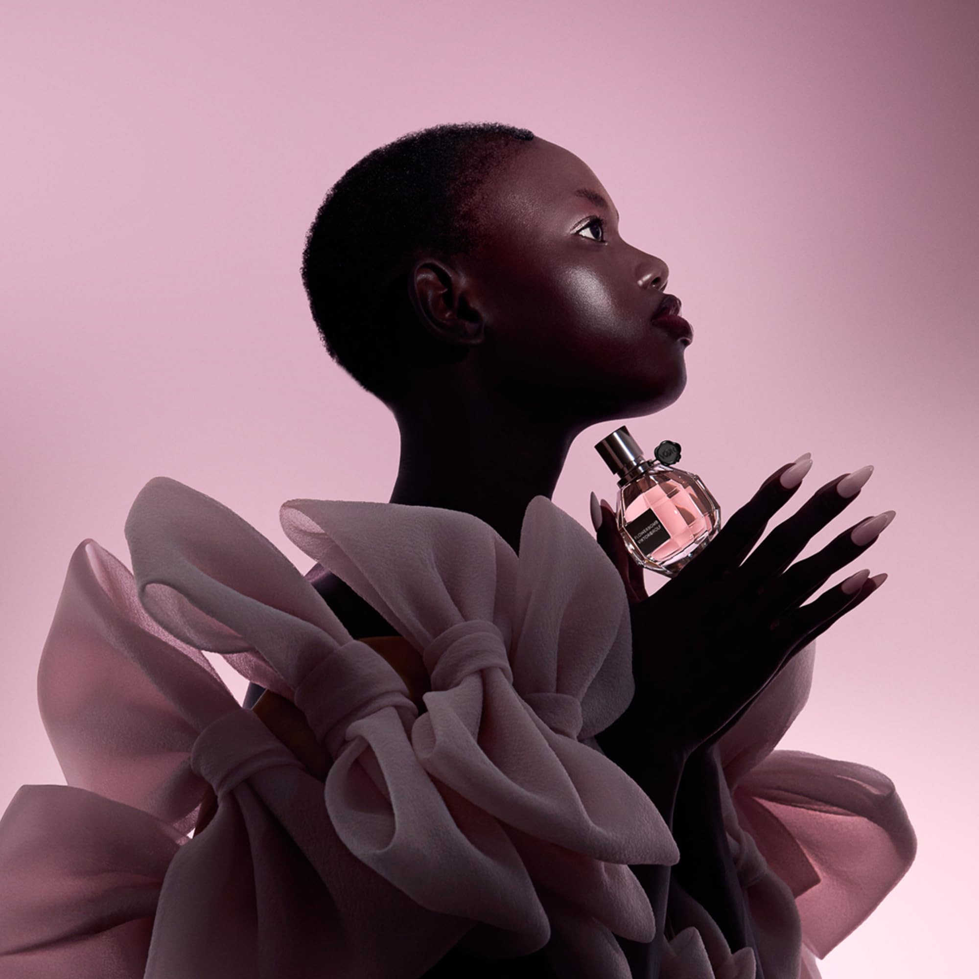 Viktor&Rolf Flowerbomb label and cap close-up emphasizing premium branding