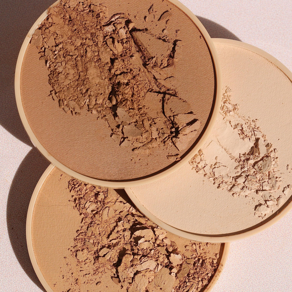 Wander Beauty open compact with included sponge demonstrating easy application benefit