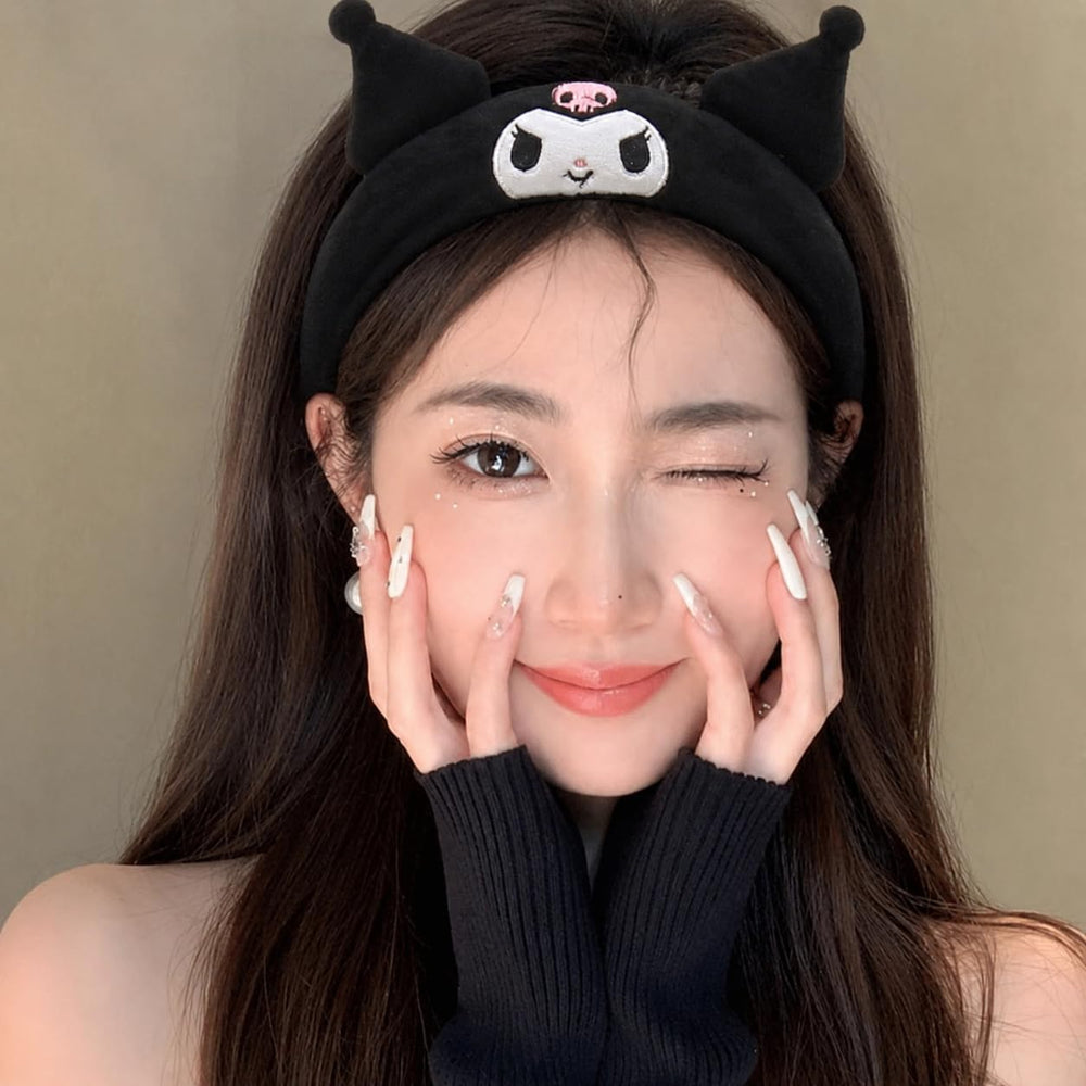 WINBBY model wearing accessories to demonstrate costume-ready styling