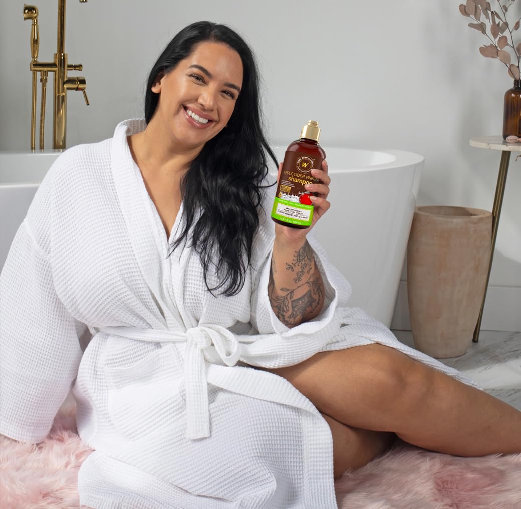WOW Skin Science label listing apple cider vinegar and saw palmetto benefits