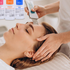 YMEYFAN pouring into facial machine reservoir for fast professional setup