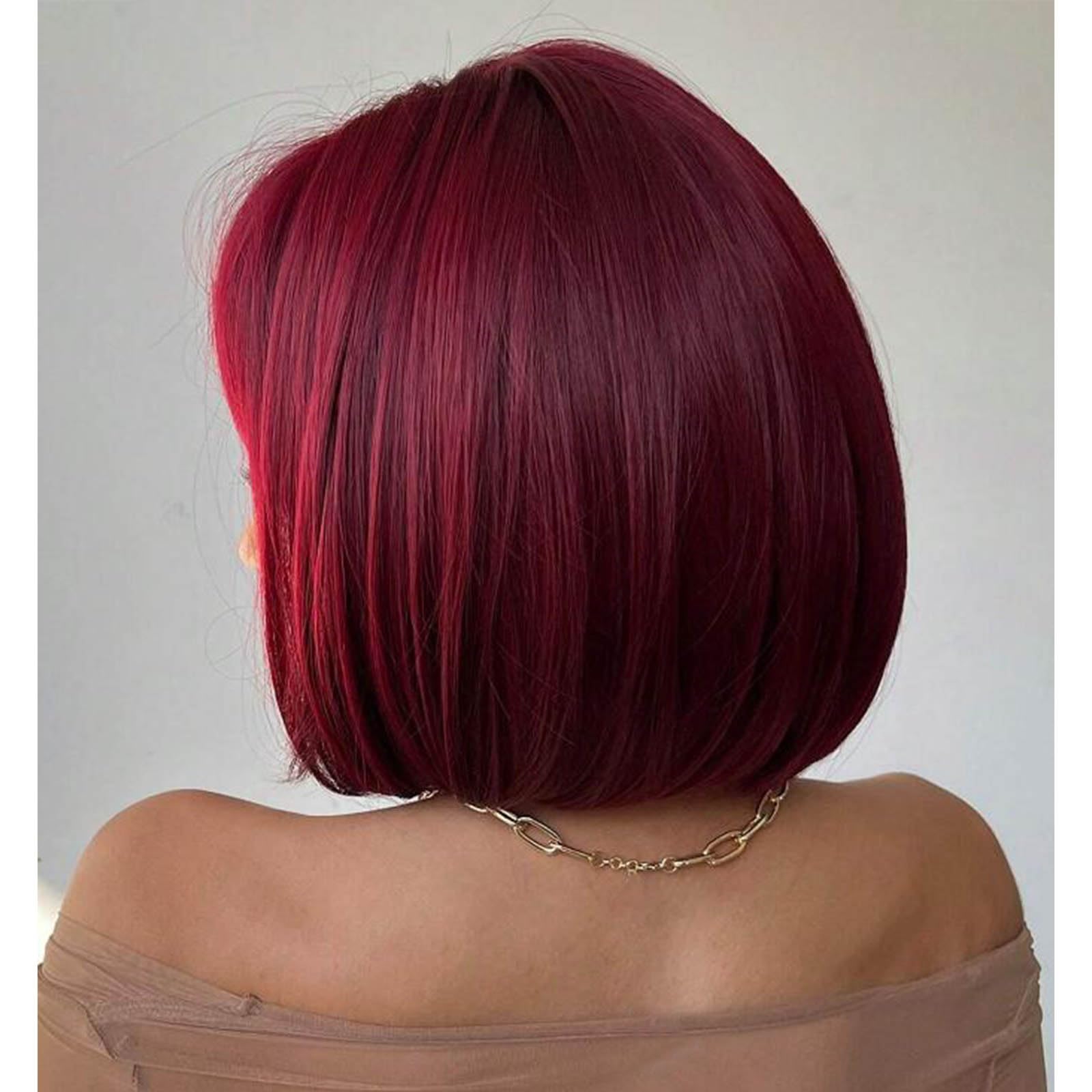 YOUNIGA wig worn outdoors as lifestyle shot for styling inspiration