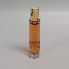 Zara close-up of spray nozzle and glass texture highlighting precise application benefit