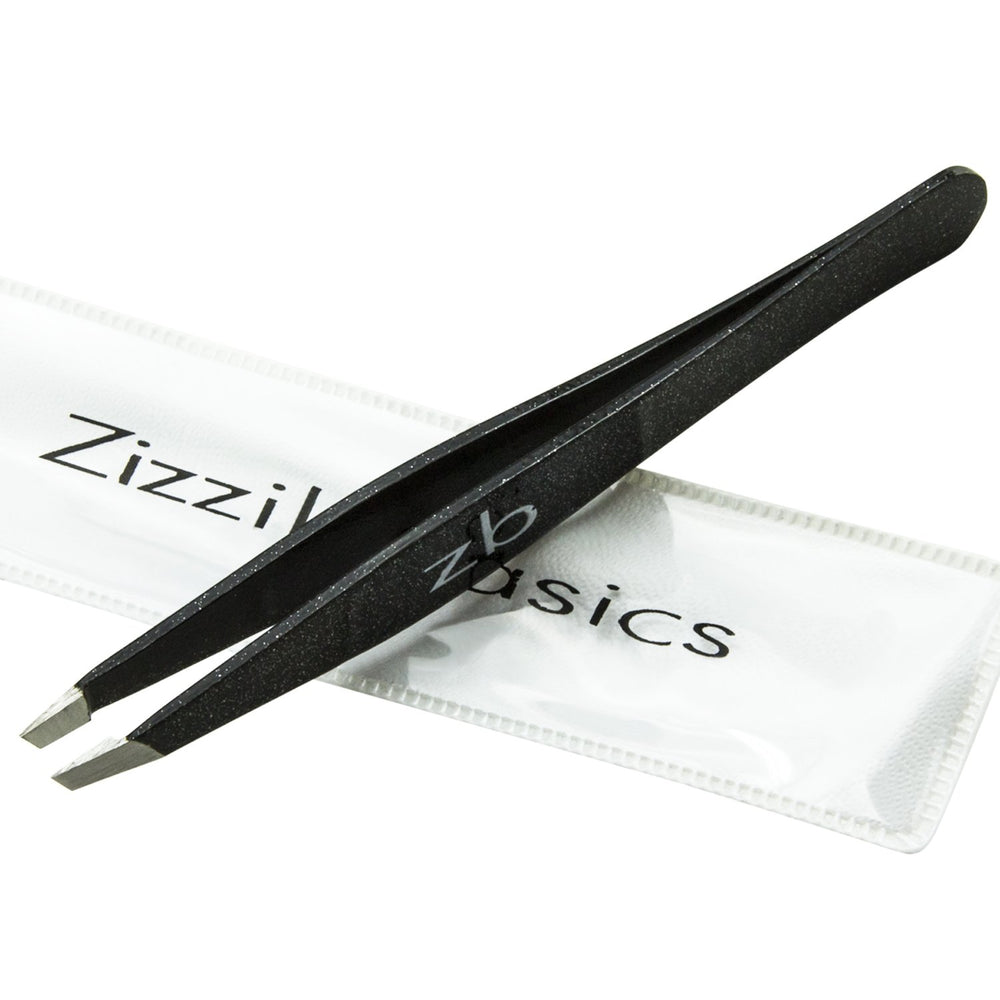 Zizzili Basics tweezers front view showing ergonomic hold and durable finish, for reliable control